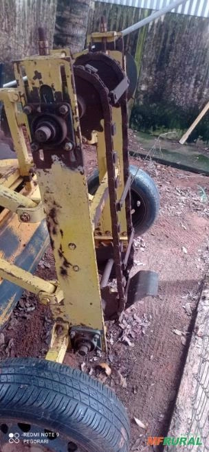 Imagem Coviadeira central para Melancia e Vincon Trips para Melancia e outras culturas Imagem Coviadeira central para Melancia e Vincon Trips para Melancia e outras culturas