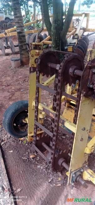 Imagem Coviadeira central para Melancia e Vincon Trips para Melancia e outras culturas Imagem Coviadeira central para Melancia e Vincon Trips para Melancia e outras culturas