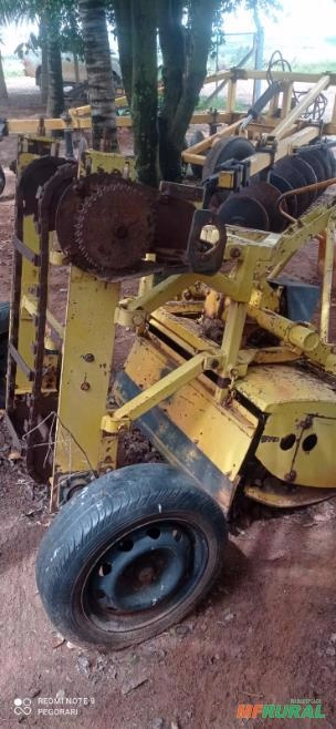 Imagem Coviadeira central para Melancia e Vincon Trips para Melancia e outras culturas Imagem Coviadeira central para Melancia e Vincon Trips para Melancia e outras culturas