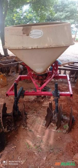 Imagem Coviadeira central para Melancia e Vincon Trips para Melancia e outras culturas Imagem Coviadeira central para Melancia e Vincon Trips para Melancia e outras culturas