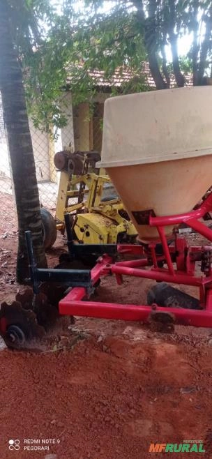 Imagem Coviadeira central para Melancia e Vincon Trips para Melancia e outras culturas Imagem Coviadeira central para Melancia e Vincon Trips para Melancia e outras culturas