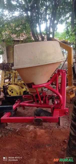 Imagem Coviadeira central para Melancia e Vincon Trips para Melancia e outras culturas Imagem Coviadeira central para Melancia e Vincon Trips para Melancia e outras culturas