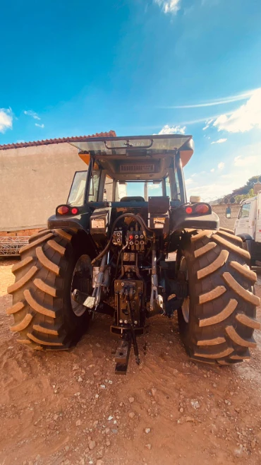 Trator Valtra/Valmet BH 205 4x4 ano 11