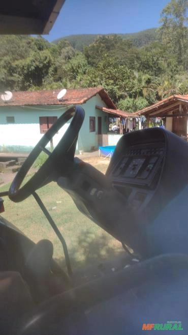 Trator New Holland TL 90 4x4 ano 05 Imagem Trator New Holland TL 90 4x4 ano 05