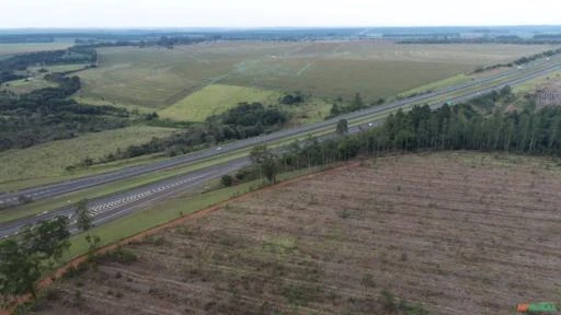 Sítio com frente para Castelo Branco, 13 alqueires de área plana