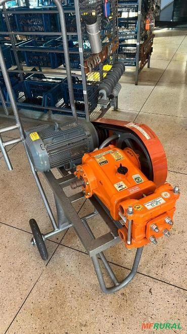 BOMBA INJETORA J.P 75, MOTOR SEW 5VC COM CARRINHO Imagem BOMBA INJETORA J.P 75, MOTOR SEW 5VC COM CARRINHO