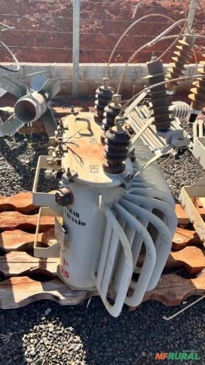 Transformador Trifásico 45KVA 13800V 380/220V Tipo Óleo Transformador Trifásico 45KVA 13800V 380/220V Tipo Óleo