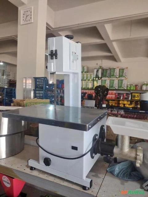 SERRA FITA COM MOEDOR DE CARNE Imagem SERRA FITA COM MOEDOR DE CARNE