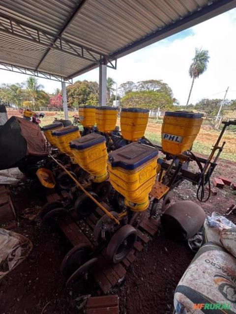 Plantadeira Tatu PHL Ano 2022 4 L Imagem Plantadeira Tatu PHL Ano 2022 4 L