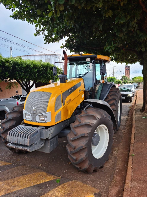 Trator Valtra/Valmet BH 165 4x4 ano 12