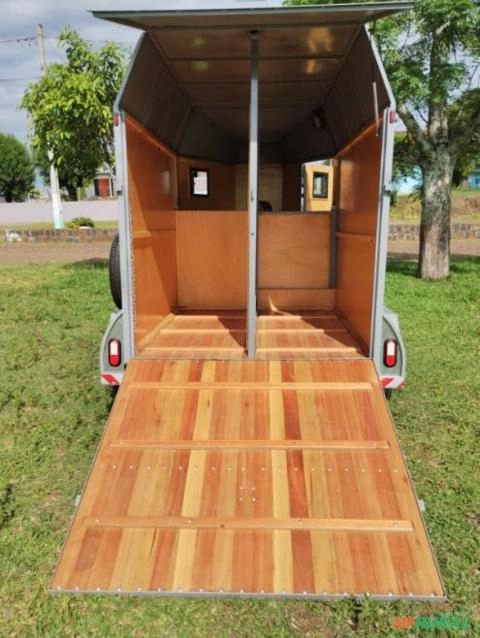 Imagem Reboque para Dois Cavalos Imagem Reboque para Dois Cavalos