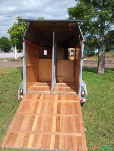 Imagem Reboque para Dois Cavalos Imagem Reboque para Dois Cavalos