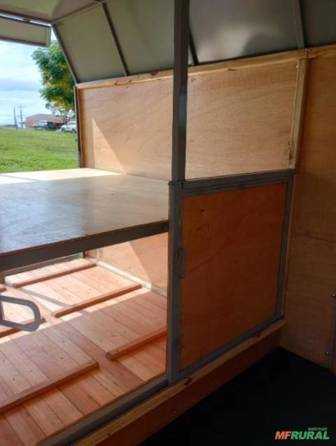 Imagem Reboque para Dois Cavalos Imagem Reboque para Dois Cavalos