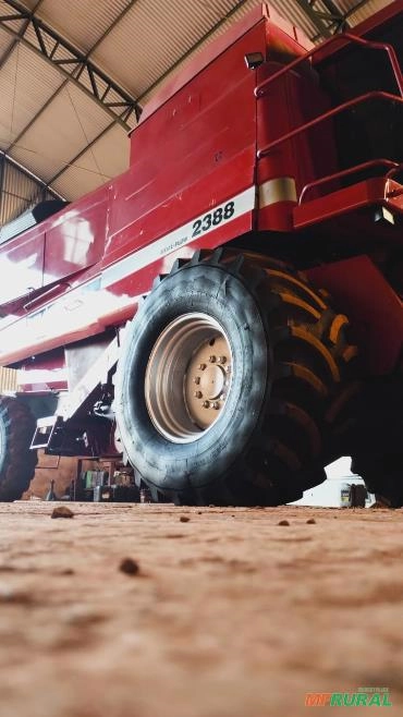 Colheitadeira Case 2388 Extreme com plataforma 25 pés Imagem Colheitadeira Case 2388 Extreme com plataforma 25 pés