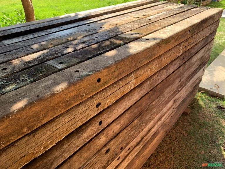 Cruzetas de madeira de lei Imagem Cruzetas de madeira de lei