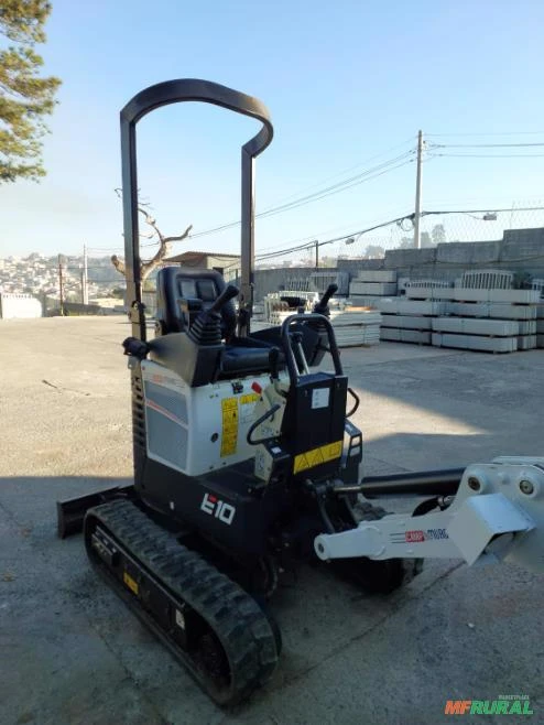 BobCat - E10 - 250 horas de uso