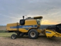 Colheitadeira New Holland traçada 2018 e plataforma de soja 20 pés Imagem Colheitadeira New Holland traçada 2018 e plataforma de soja 20 pés