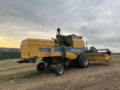 Colheitadeira New Holland traçada 2018 e plataforma de soja 20 pés Imagem Colheitadeira New Holland traçada 2018 e plataforma de soja 20 pés