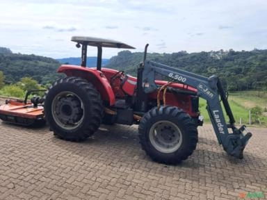 Trator Massey Ferguson 4292 com concha Imagem Trator Massey Ferguson 4292 com concha