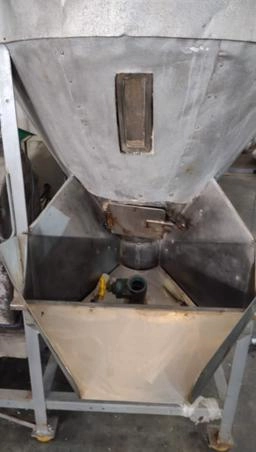 SILO DE SECAGEM DE PLÁSTICO EM INOX Imagem SILO DE SECAGEM DE PLÁSTICO EM INOX
