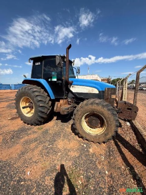 Trator New Holland TM7010 (4x4) 141cv - Ano 2011 Imagem Trator New Holland TM7010 (4x4) 141cv - Ano 2011