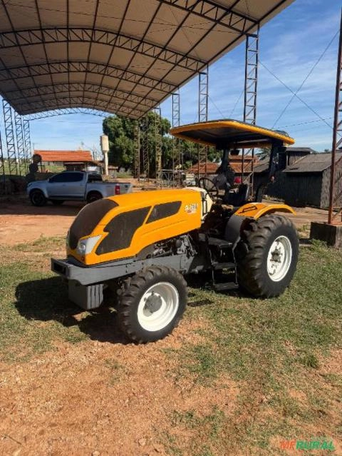Trator Valtra A750F (4x4) 75cv - Ano 2016 Imagem Trator Valtra A750F (4x4) 75cv - Ano 2016