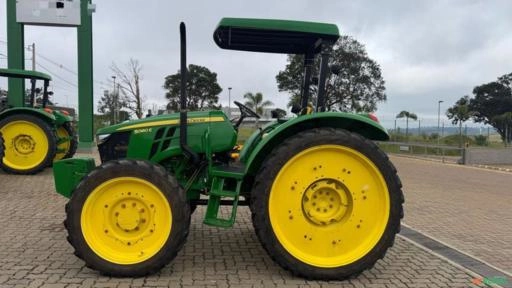 Trator John Deere 5080E (4x4) 80cv  - Ano 2023 Imagem Trator John Deere 5080E (4x4) 80cv  - Ano 2023