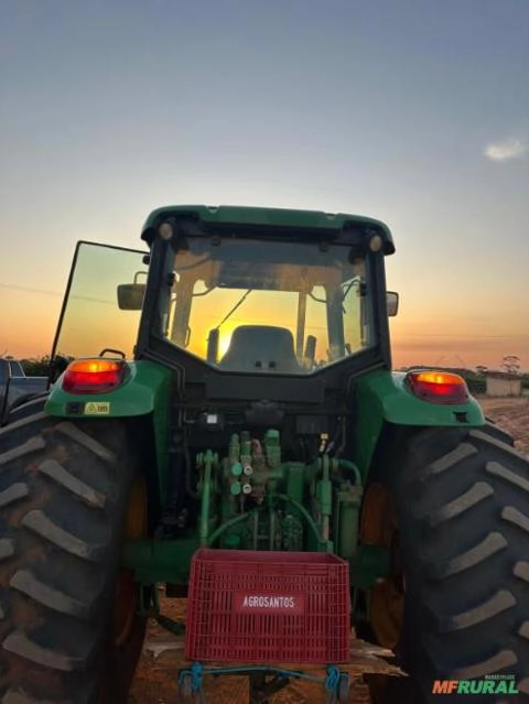 Imagem Trator John Deere 6115J (4x4) 115cv  - Ano 2018 Imagem Trator John Deere 6115J (4x4) 115cv  - Ano 2018