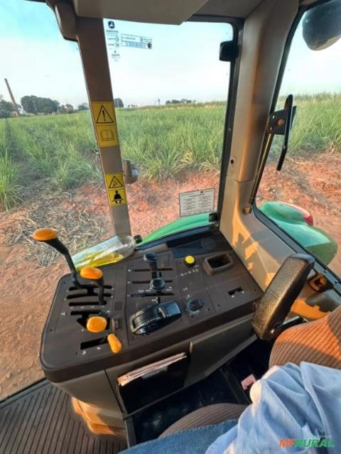 Imagem Trator John Deere 6115J (4x4) 115cv  - Ano 2018 Imagem Trator John Deere 6115J (4x4) 115cv  - Ano 2018