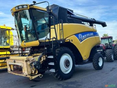 Colheitadeira New Holland - Modelo: TC 5070 - Ano 2011 Imagem Colheitadeira New Holland - Modelo: TC 5070 - Ano 2011