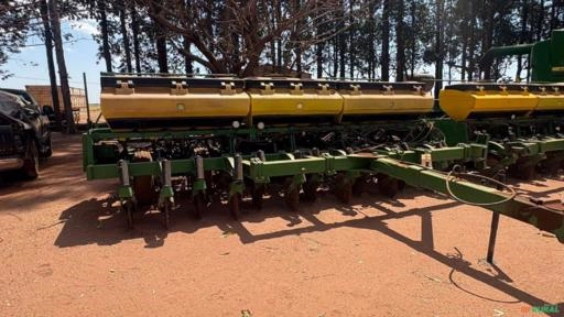 Imagem Plantadeira John Deere  - Modelo: CCS 2126  - Ano 2012 Imagem Plantadeira John Deere  - Modelo: CCS 2126  - Ano 2012