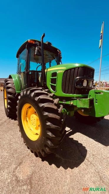 Imagem Trator John Deere 6100J (4x4) 100cv  - Ano 2018 Imagem Trator John Deere 6100J (4x4) 100cv  - Ano 2018