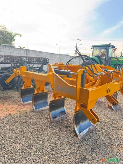 Arado Aiveca Reversível 4 - Marca: TATU - Modelo: AAR² Imagem Arado Aiveca Reversível 4 - Marca: TATU - Modelo: AAR²