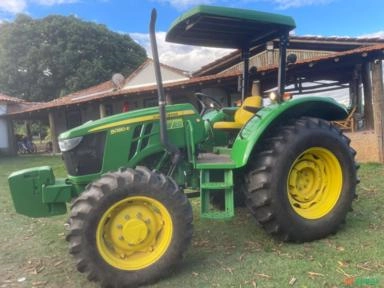 Trator John Deere 5080E (4x4) 80cv - Ano 2022 Imagem Trator John Deere 5080E (4x4) 80cv - Ano 2022