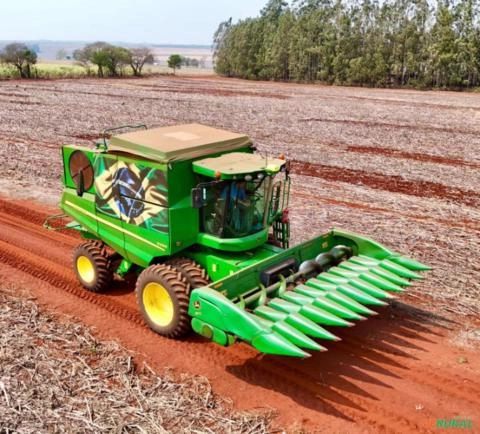 Colheitadeira John Deere - Modelo: S440 - Ano 2020 Imagem Colheitadeira John Deere - Modelo: S440 - Ano 2020