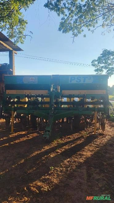 Vende-se Plantadeira TATU - Modelo: PST 3 - Ano 2008 Imagem Vende-se Plantadeira TATU - Modelo: PST 3 - Ano 2008