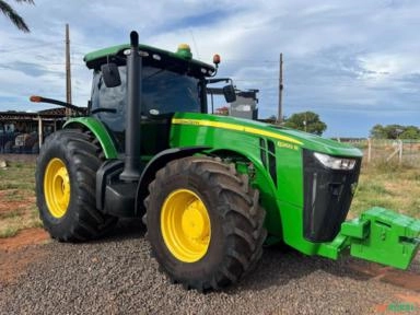 Trator John Deere 8260R (4x4) 260cv - Ano 2014 Imagem Trator John Deere 8260R (4x4) 260cv - Ano 2014