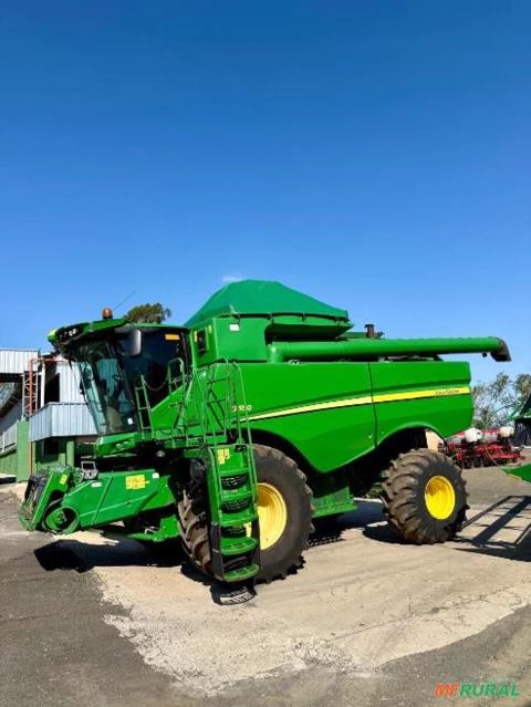 Colheitadeira John Deere - Modelo: S550 - Ano 2021 Imagem Colheitadeira John Deere - Modelo: S550 - Ano 2021