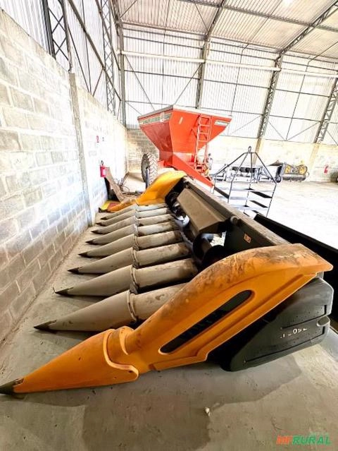 Plataforma de Milho Valtra - Modelo: PM 509 L - Ano 2015 Imagem Plataforma de Milho Valtra - Modelo: PM 509 L - Ano 2015