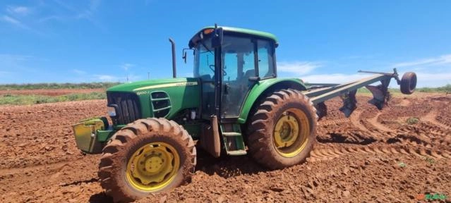 Trator John Deere 6100J (4x4) 100cv - Ano 2019 Imagem Trator John Deere 6100J (4x4) 100cv - Ano 2019