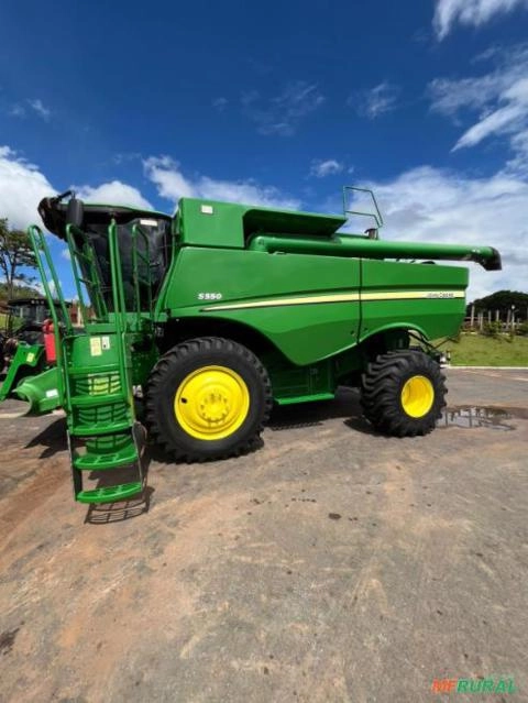 Colheitadeira John Deere - Modelo: S550 - Ano 2015 Imagem Colheitadeira John Deere - Modelo: S550 - Ano 2015
