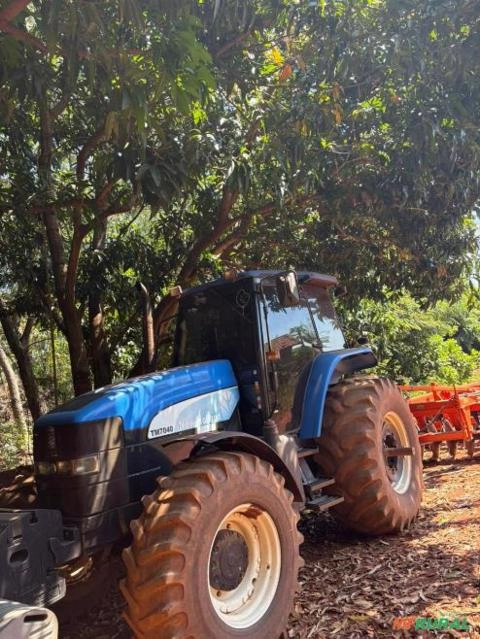 Trator New Holland TM 7040 (4x4) 180cv Ano 2013 Imagem Trator New Holland TM 7040 (4x4) 180cv Ano 2013