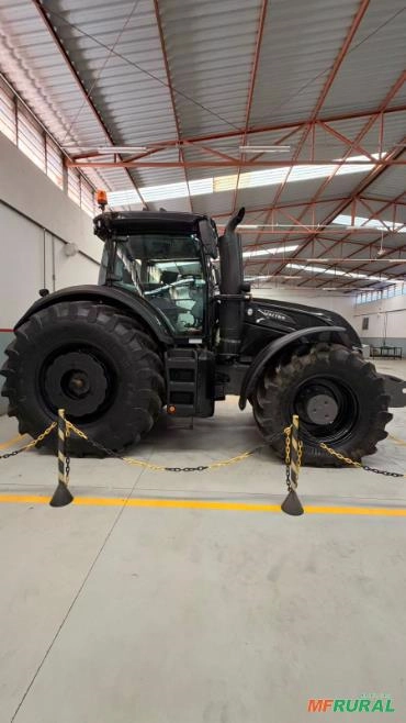 Vende-se Valtra S324 4x4) 325cv - Ano 2024 Imagem Vende-se Valtra S324 4x4) 325cv - Ano 2024