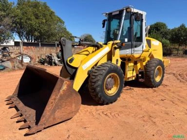 Vende-se Pá Carregadeira New Holland - Modelo: W130 - Ano 2008 Imagem Vende-se Pá Carregadeira New Holland - Modelo: W130 - Ano 2008