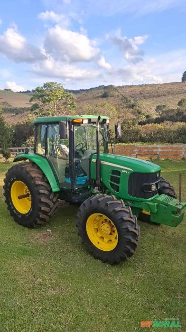 Trator John Deere 6110 J (4x4) 110cv Ano 2010 Imagem Trator John Deere 6110 J (4x4) 110cv Ano 2010