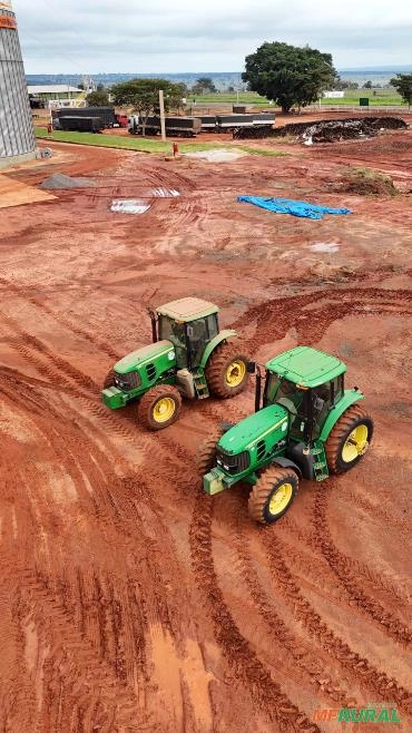 Trator John Deere 6180J (4x4) 180cv Ano 2015 Imagem Trator John Deere 6180J (4x4) 180cv Ano 2015