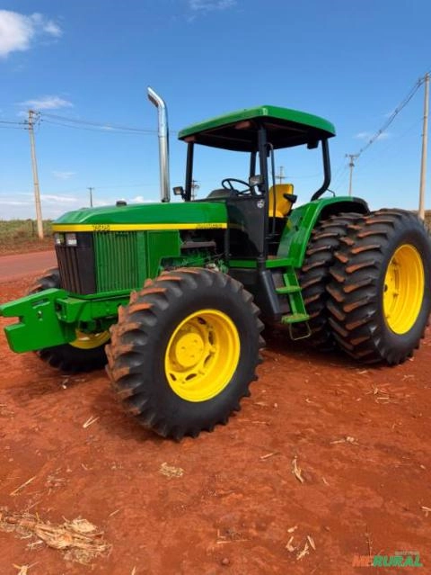 Vende-se John Deere 7505 (4x4) 140cv - Ano 2006 Imagem Vende-se John Deere 7505 (4x4) 140cv - Ano 2006