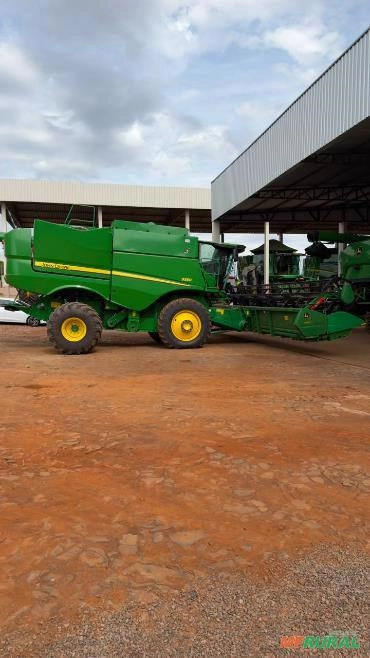 Colheitadeira John Deere S550 4x4 Ano 2023 Imagem Colheitadeira John Deere S550 4x4 Ano 2023