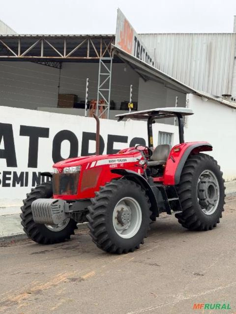 Trator Massey Ferguson 4292 HD (4x4) 110cv Ano 2014 Imagem Trator Massey Ferguson 4292 HD (4x4) 110cv Ano 2014