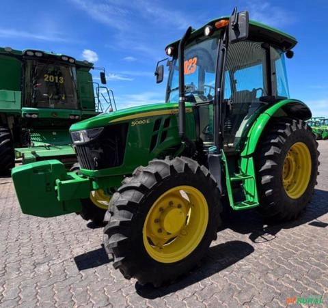 Trator John Deere 5080E (4x4) 80cv Ano 2023 Imagem Trator John Deere 5080E (4x4) 80cv Ano 2023